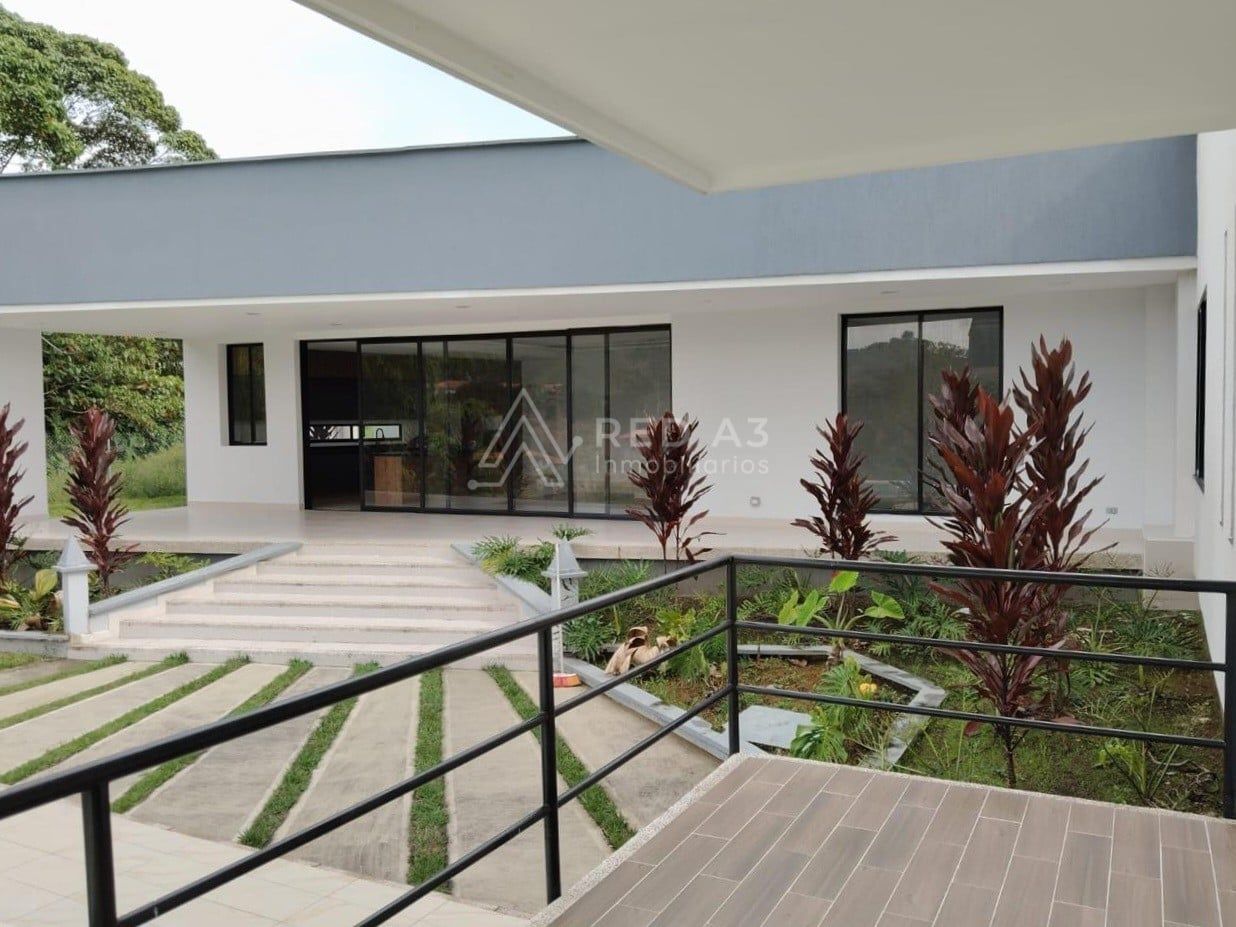 Casa Campestre en venta Risaralda Pereira Pereira 432 m2 Habitaciones 3 Baños 5 Garajes 4 Precio $2300000000