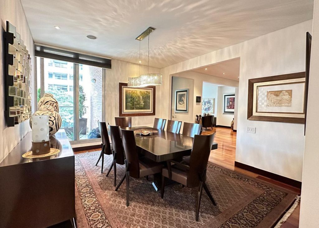 Apartamento en venta Cundinamarca Bogotá Los Rosales 300 m2 Habitaciones 3 Baños 3 Garajes 4 Precio $3400000000