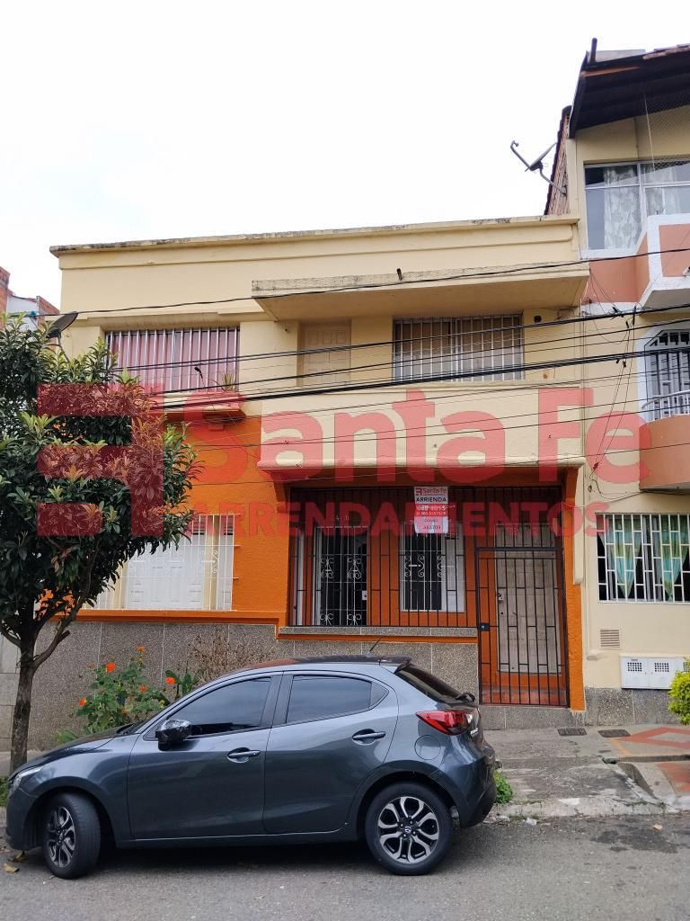 Casa en arriendo Antioquia Medellín Sucre 240 m2 Habitaciones 5 Baños 4 Garajes 0 Precio $4500000