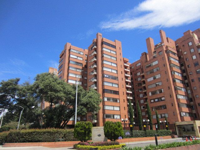 Apartamento en arriendo Cundinamarca Bogotá Country Club 154 m2 Habitaciones 3 Baños 5 Garajes 2 Precio $6449000