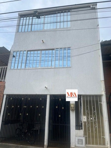 Casa en venta Valle Del Cauca Jamundí Cd Las Flores 160 m2 Habitaciones 5 Baños 3 Garajes 1 Precio $275000000