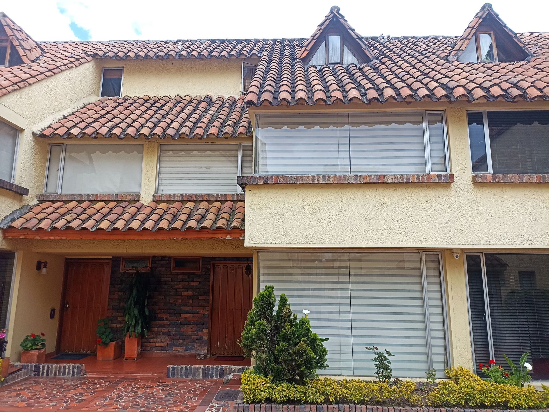 Casa en venta Cundinamarca Bogotá Los Cedros Oriental 162 m2 Habitaciones 3 Baños 5 Garajes 2 Precio $650000000
