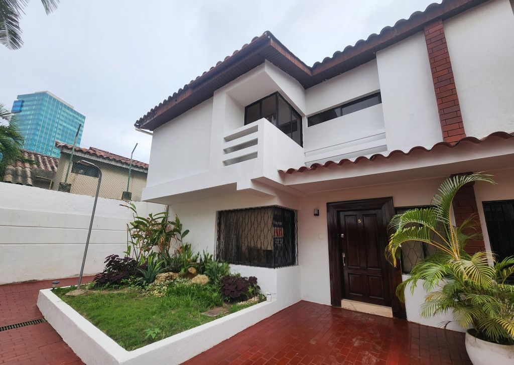 Casa en arriendo Atlántico Barranquilla Villa Country 240 m2 Habitaciones 3 Baños 3 Garajes 2 Precio $6900000