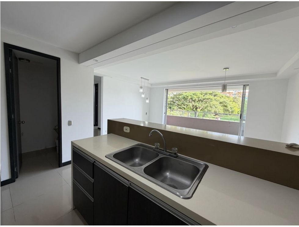 Apartamento en arriendo Valle Del Cauca Cali Conjunto Residencial Lagos De La Bocha 95 m2 Habitaciones 3 Baños 2 Garajes 2 Precio $2400000