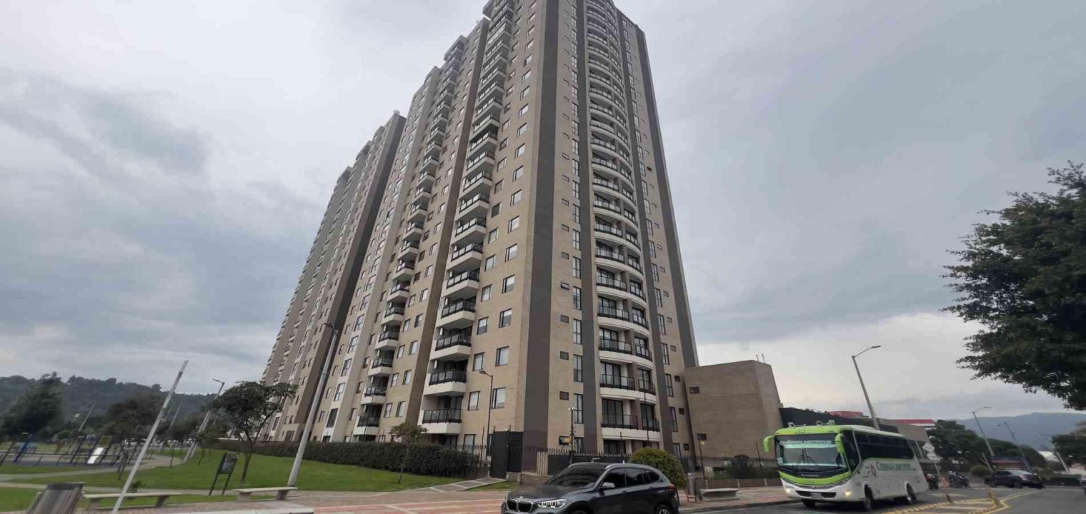 Apartamento en venta Cundinamarca Bogotá San Jose V Sector 148 m2 Habitaciones 3 Baños 3 Garajes 2 Precio $1200000000