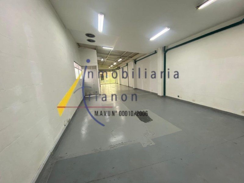 Bodega en arriendo Antioquia Medellín La Colina 302 m2 Habitaciones 0 Baños 2 Garajes 0 Precio $6545000