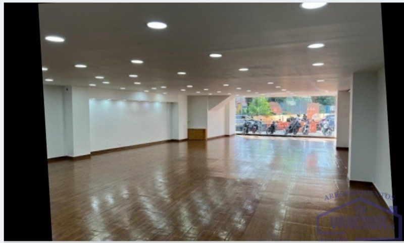 Local en arriendo Antioquia Envigado Pontevedra 200 m2 Habitaciones 0 Baños 1 Garajes 0 Precio $11000000