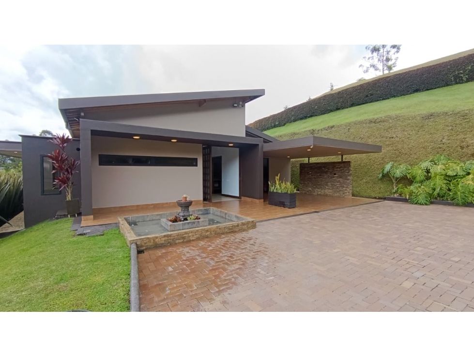 Casa Campestre en arriendo o venta Antioquia Rionegro Rionegro 380 m2 Habitaciones 4 Baños 5 Garajes 6 Precio venta $2600000000 Precio arriendo $13000000