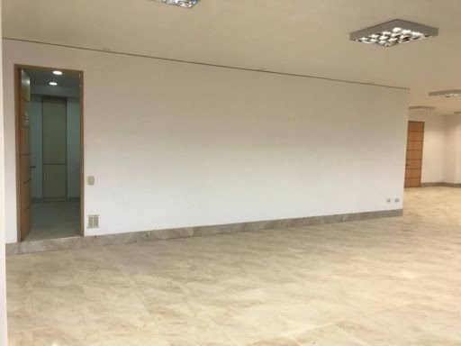 Oficina en arriendo Cundinamarca Bogotá El Refugio 230 m2 Habitaciones 0 Baños 4 Garajes 7 Precio $8957000