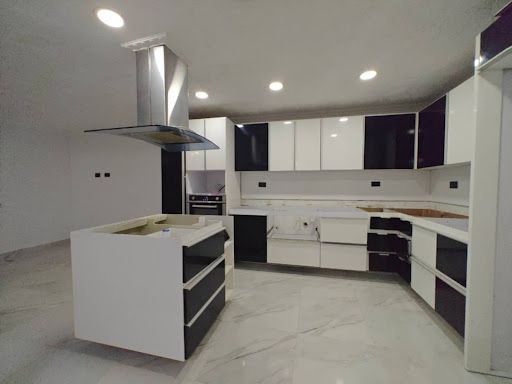 Casa en arriendo Antioquia Envigado La Paz 220 m2 Habitaciones 3 Baños 5 Garajes 1 Precio $5300000