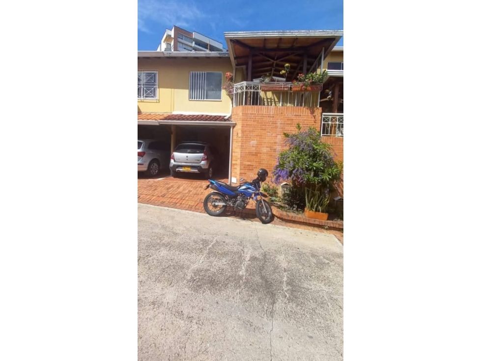 Casa en venta Santander Floridablanca Cr Versalles I 135 m2 Habitaciones 4 Baños 2 Garajes 1 Precio $610000000