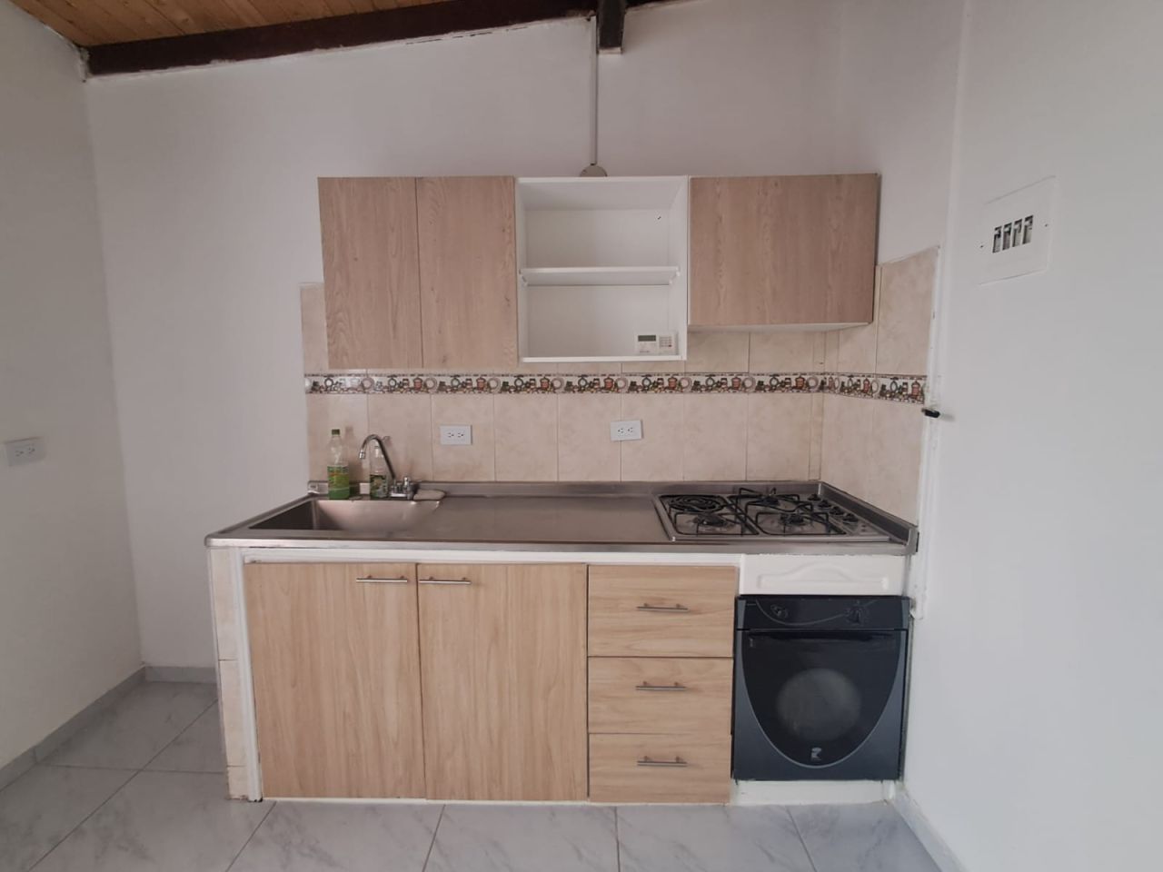 Casa en arriendo Antioquia Medellín El Diamante 60 m2 Habitaciones 2 Baños 1 Garajes 0 Precio $1450000
