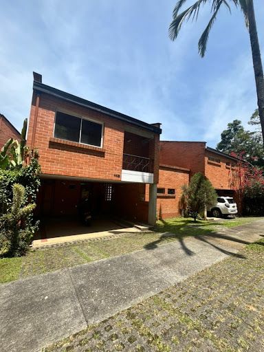 Casa en arriendo Antioquia Envigado La Pradera 230 m2 Habitaciones 4 Baños 3 Garajes 2 Precio $9000000