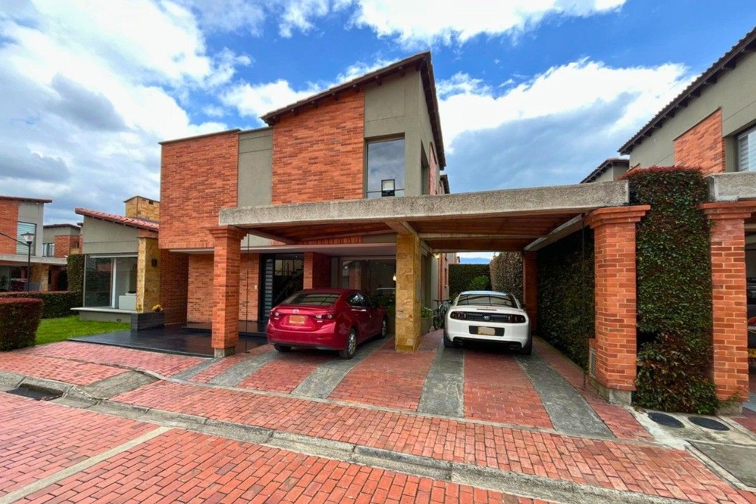 Casa en venta Cundinamarca Cajicá Cajica 262 m2 Habitaciones 4 Baños 5 Garajes 4 Precio $1350000000