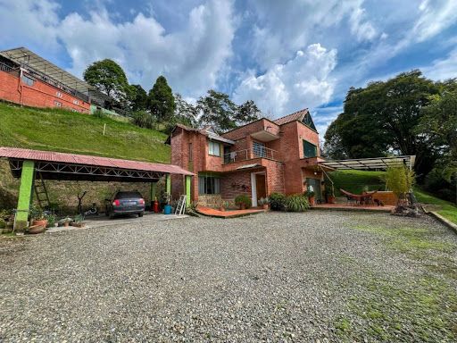 Casa Campestre en venta Antioquia Envigado La Mina 3800 m2 Habitaciones 3 Baños 3 Garajes 2 Precio $3820000000