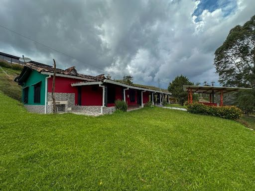 Casa en arriendo Antioquia San Vicente San Vicente 300 m2 Habitaciones 4 Baños 2 Garajes 4 Precio $3000000