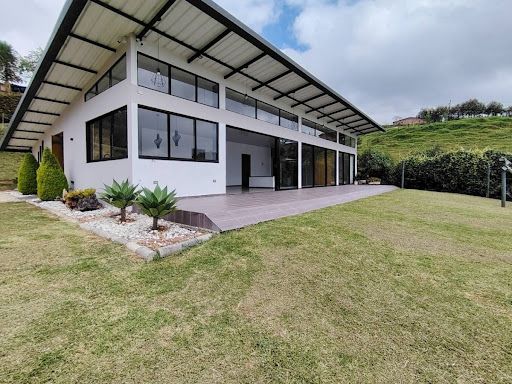 Casa Campestre en arriendo Antioquia El Carmen De Viboral El Carmen De Viboral 3200 m2 Habitaciones 3 Baños 4 Garajes 2 Precio $6000000