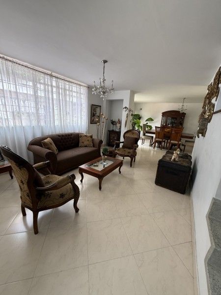 Casa en venta Antioquia Medellín La America 202 m2 Habitaciones 3 Baños 2 Garajes 2 Precio $1700000000
