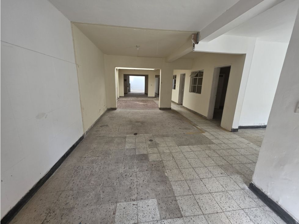 Bodega en arriendo Antioquia Medellín La Floresta 200 m2 Habitaciones 0 Baños 2 Garajes 0 Precio $7500000