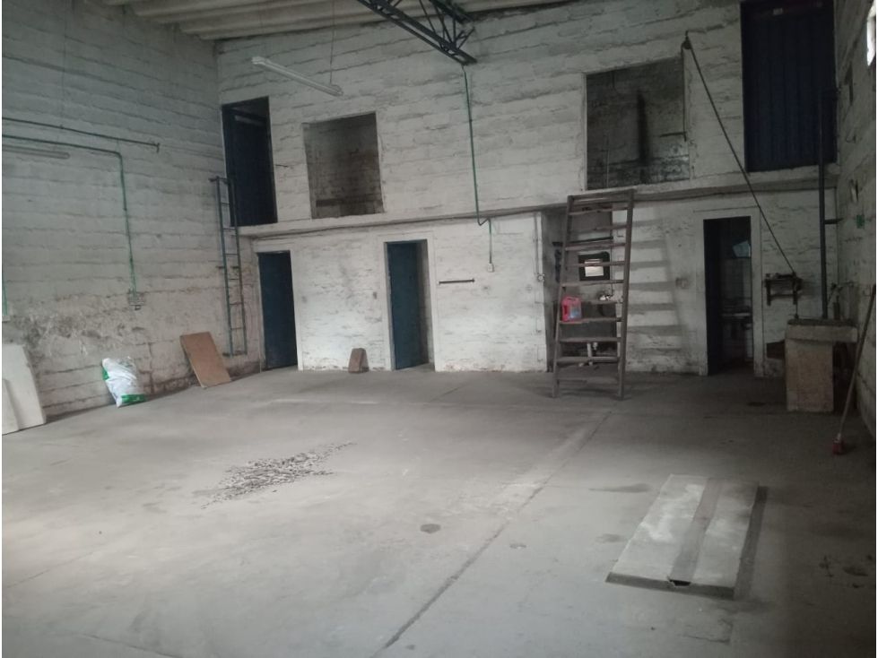 Bodega en arriendo Antioquia Medellín Jesus Nazareno 170 m2 Habitaciones 0 Baños 2 Garajes 1 Precio $6800000