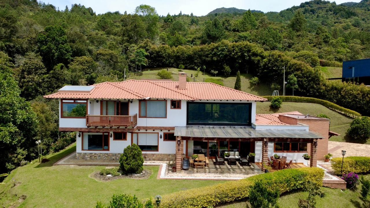 Casa en arriendo Antioquia Bello Bello 580 m2 Habitaciones 7 Baños 6 Garajes 10 Precio $16000000