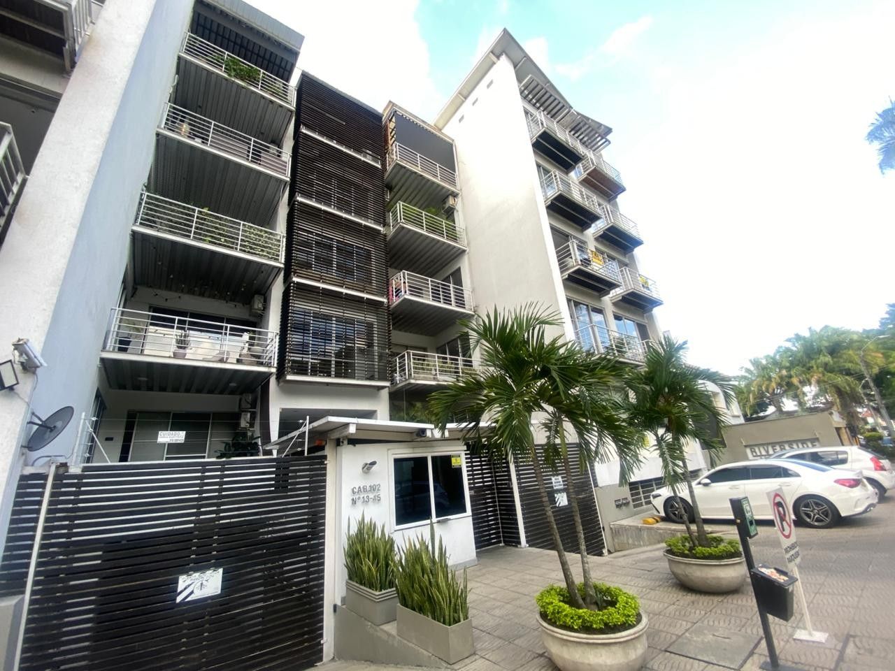 Apartamento en arriendo Valle Del Cauca Cali Urbanización Ciudad Jardín 122 m2 Habitaciones 3 Baños 3 Garajes 2 Precio $3600000