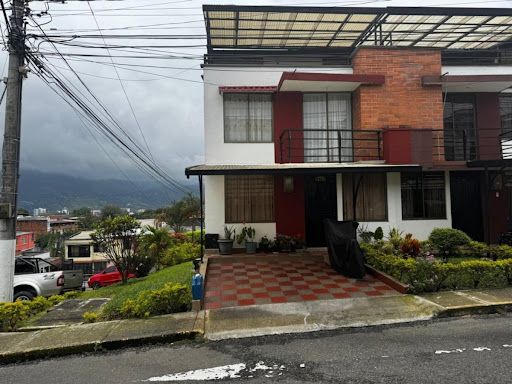 Casa en venta Risaralda Dosquebradas Santa Mónica 130 m2 Habitaciones 4 Baños 3 Garajes 3 Precio $450000000