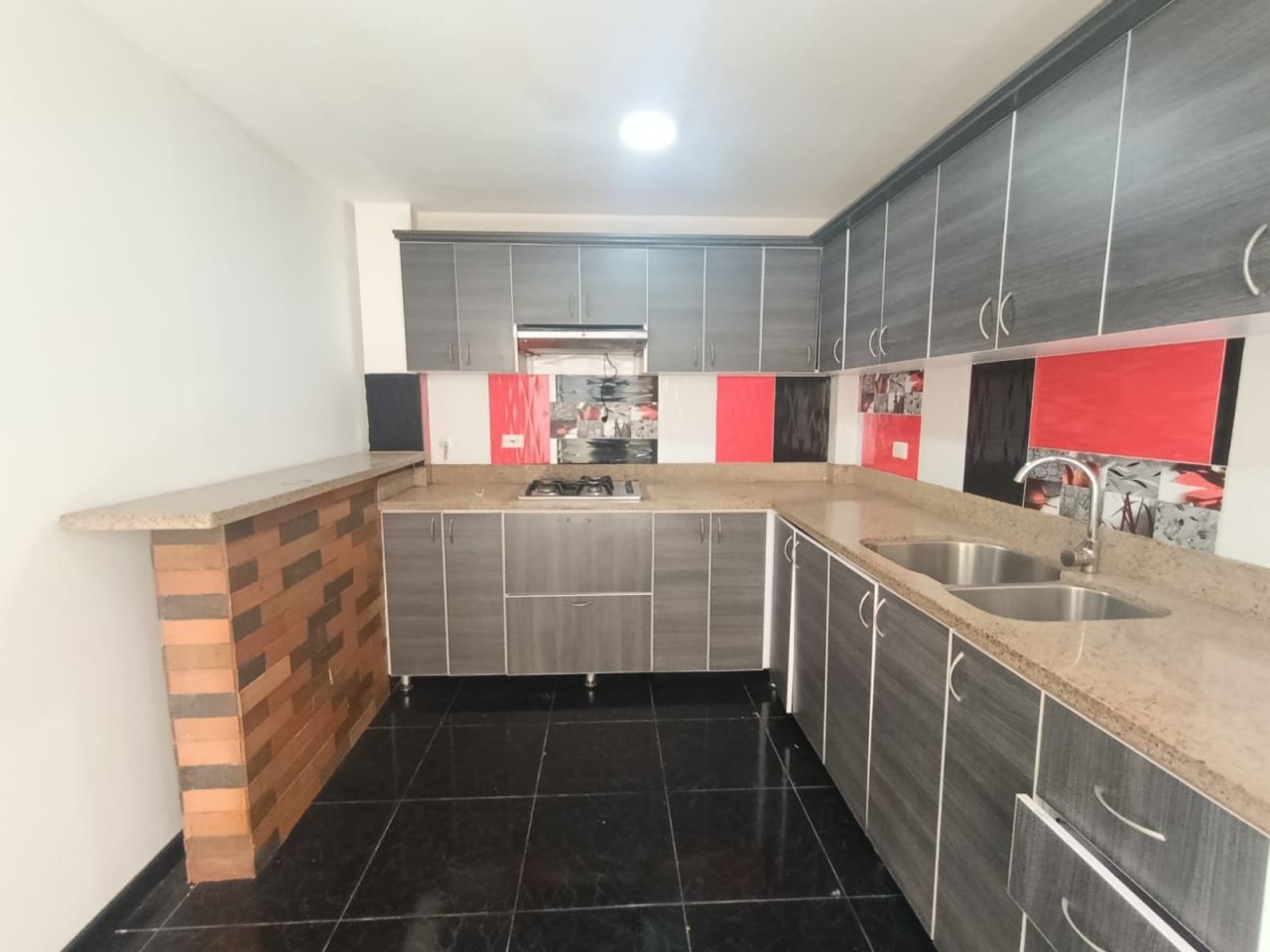 Oficina en arriendo Antioquia Rionegro El Hospital 10 m2 Habitaciones 0 Baños 1 Garajes 0 Precio $1200000