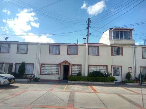Casa en venta Cundinamarca Bogotá Ciudad Villamayor Antigua 240 m2 Habitaciones 5 Baños 3 Garajes 1 Precio $650000000