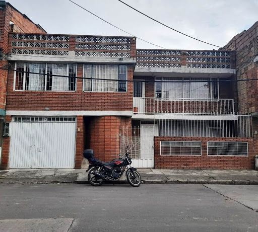 Casa en venta Cundinamarca Bogotá La Cabaña 236 m2 Habitaciones 9 Baños 3 Garajes 3 Precio $980000000