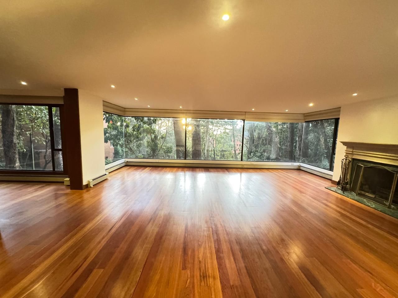 Apartamento en arriendo Cundinamarca Bogotá Los Rosales 440 m2 Habitaciones 5 Baños 4 Garajes 3 Precio $31000000
