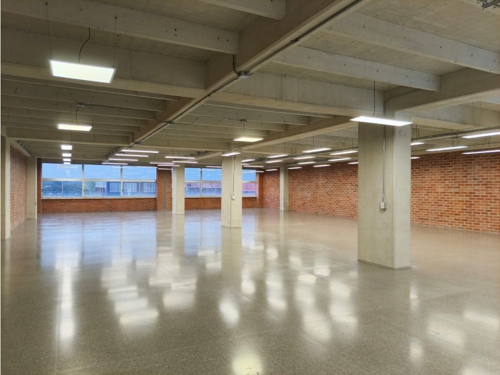 Oficina en arriendo Antioquia Medellín Cristo Rey 462 m2 Habitaciones 0 Baños 2 Garajes 0 Precio $37673270