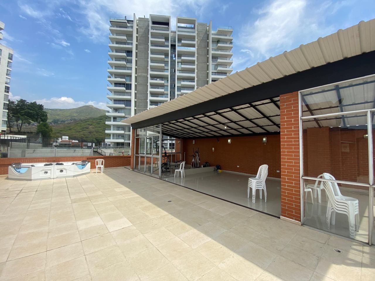 Apartamento en arriendo Valle Del Cauca Cali Menga 78 m2 Habitaciones 2 Baños 3 Garajes 1 Precio $2800000
