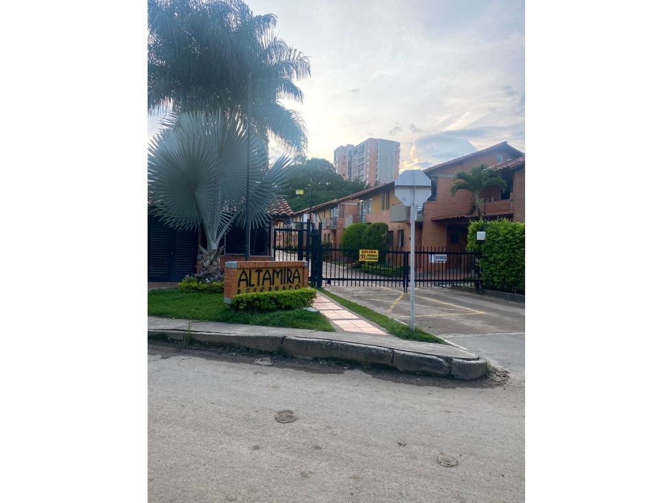 Casa en venta Tolima Ibagué Ub Altamira Reservado 140 m2 Habitaciones 4 Baños 3 Garajes 2 Precio $590000000