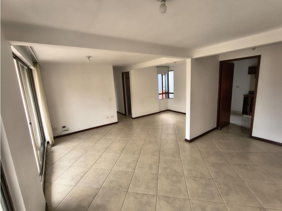 Apartamento en arriendo Antioquia Medellín Loma De Los Bernal 100 m2 Habitaciones 3 Baños 2 Garajes 2 Precio $4200000