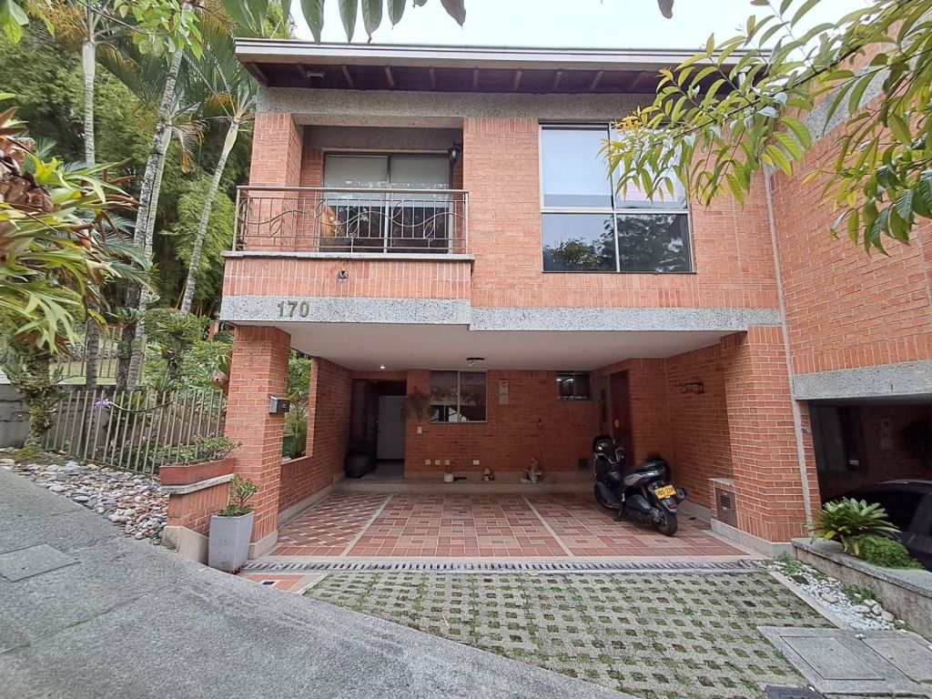 Casa en arriendo Antioquia Envigado Alcalá 200 m2 Habitaciones 4 Baños 4 Garajes 2 Precio $8000000
