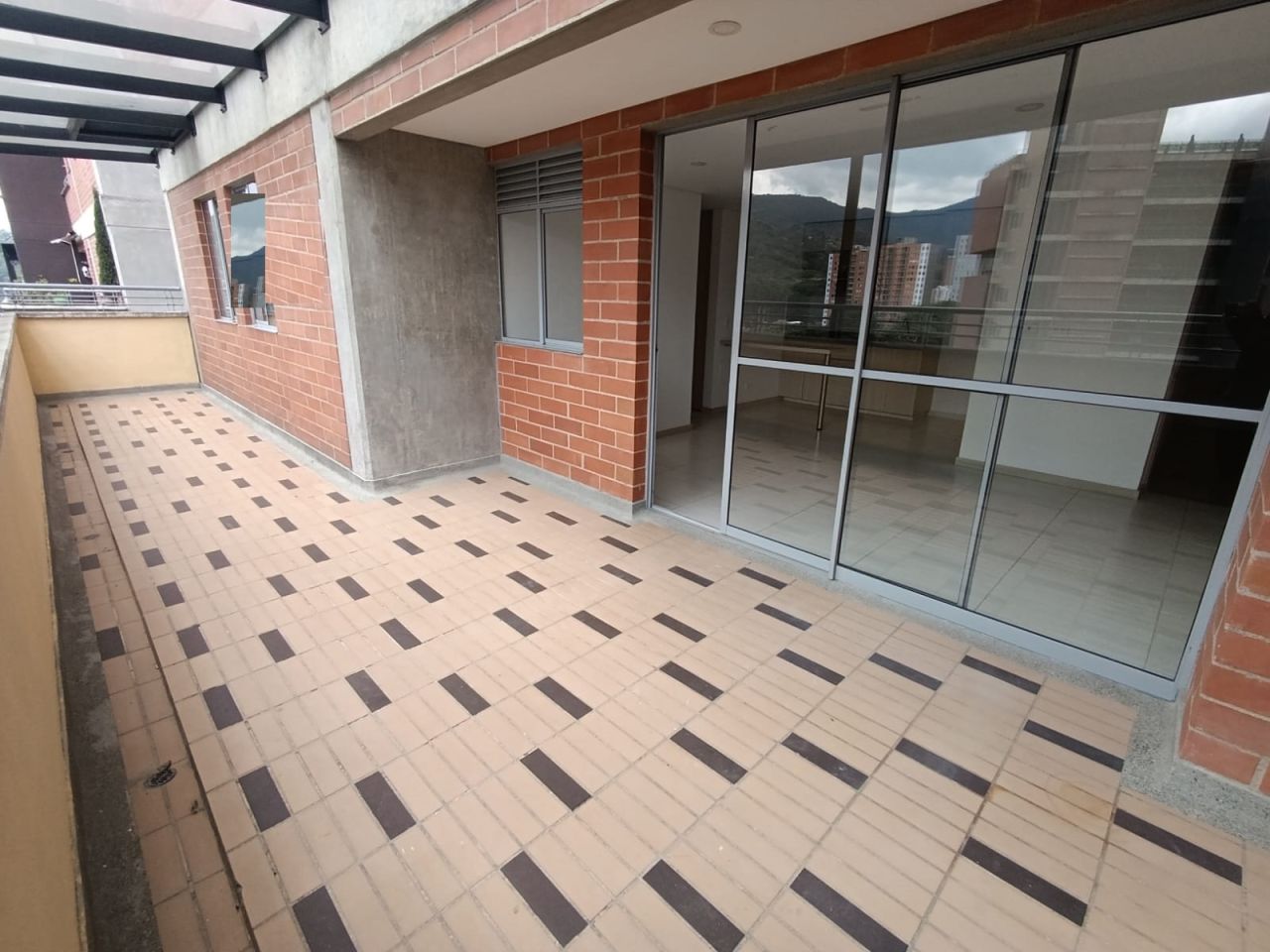 Apartamento en arriendo Antioquia Itagüí Ditaires 85 m2 Habitaciones 3 Baños 2 Garajes 1 Precio $2700000