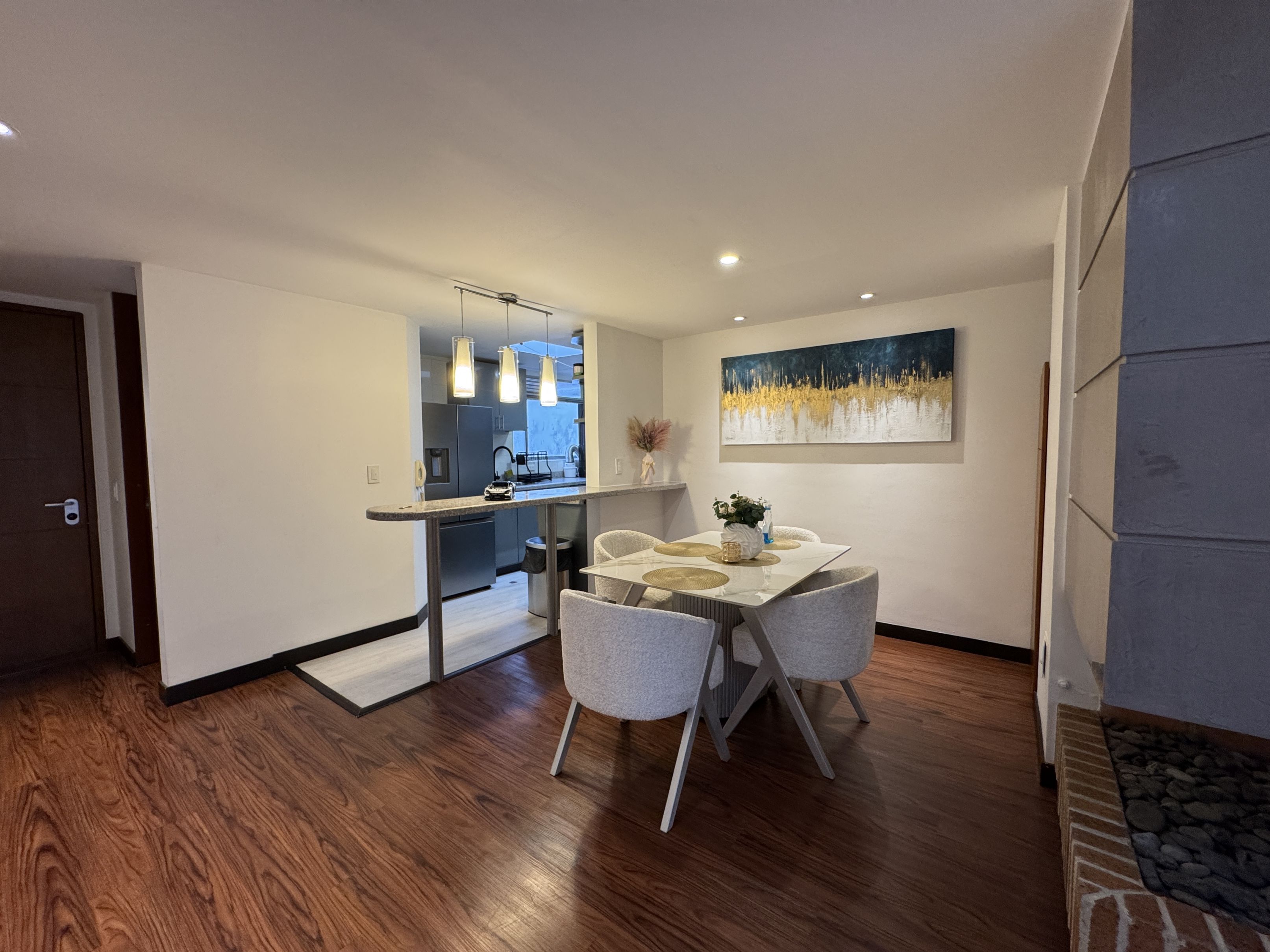 Apartamento en venta Cundinamarca Bogotá Bella Suiza 74 m2 Habitaciones 1 Baños 2 Garajes 2 Precio $615000000