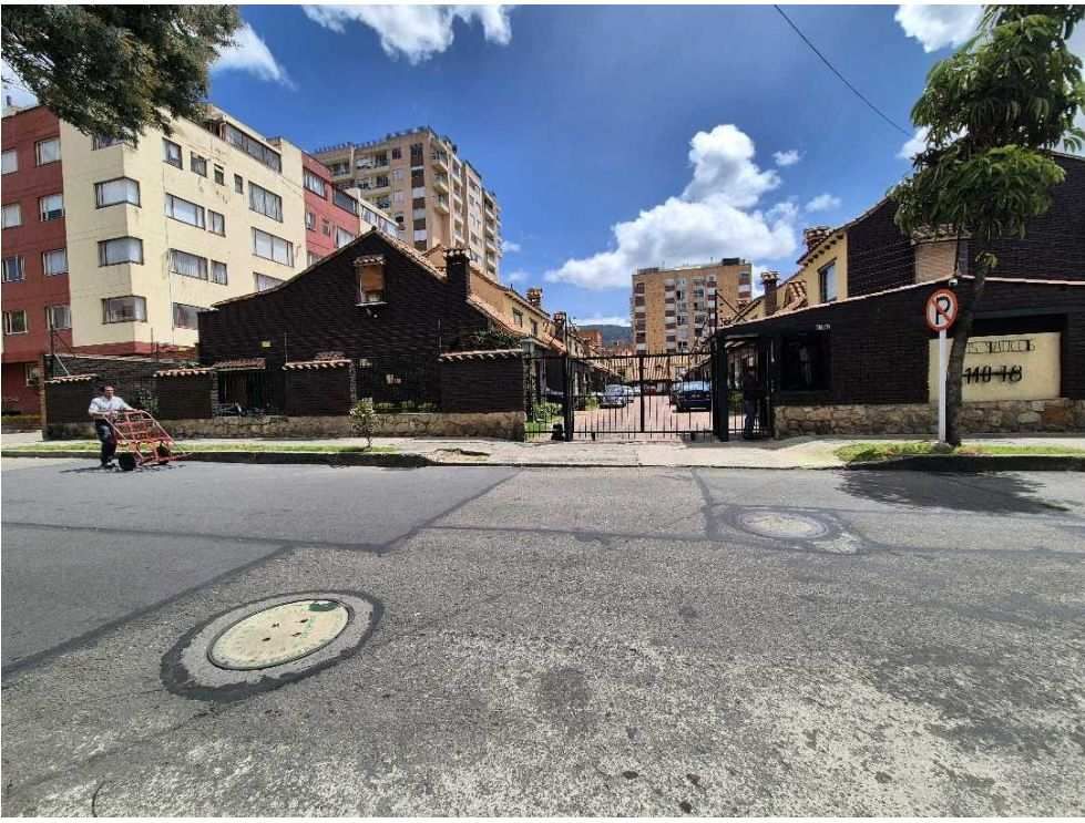 Casa en venta Cundinamarca Bogotá Cedro Narvaez 190 m2 Habitaciones 4 Baños 3 Garajes 2 Precio $790000000