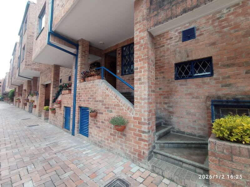 Casa en venta Cundinamarca Bogotá Cedro Madeiras 120 m2 Habitaciones 3 Baños 3 Garajes 2 Precio $631000000