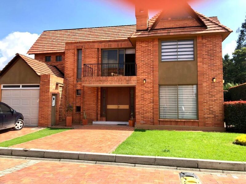 Casa en venta Cundinamarca Cajicá Vda Canelon 256 m2 Habitaciones 4 Baños 4 Garajes 6 Precio $1500000000