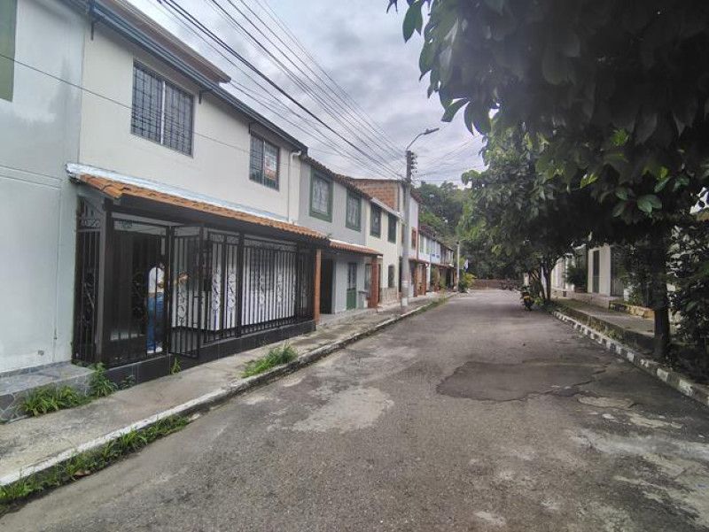 Casa en arriendo Santander Piedecuesta El Refugio 130 m2 Habitaciones 5 Baños 3 Garajes 0 Precio $1600000