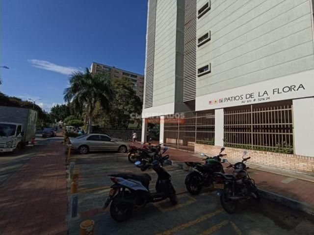 Apartamento en arriendo Valle Del Cauca Cali La Flora 115 m2 Habitaciones 3 Baños 3 Garajes 1 Precio $3500000