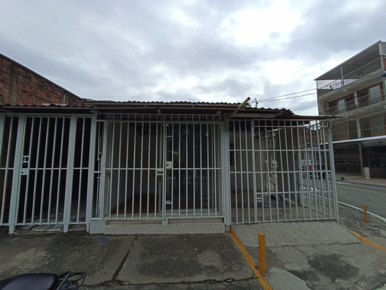 Local en arriendo Valle Del Cauca Cali El Jardín 15 m2 Habitaciones 0 Baños 0 Garajes 1 Precio $700000