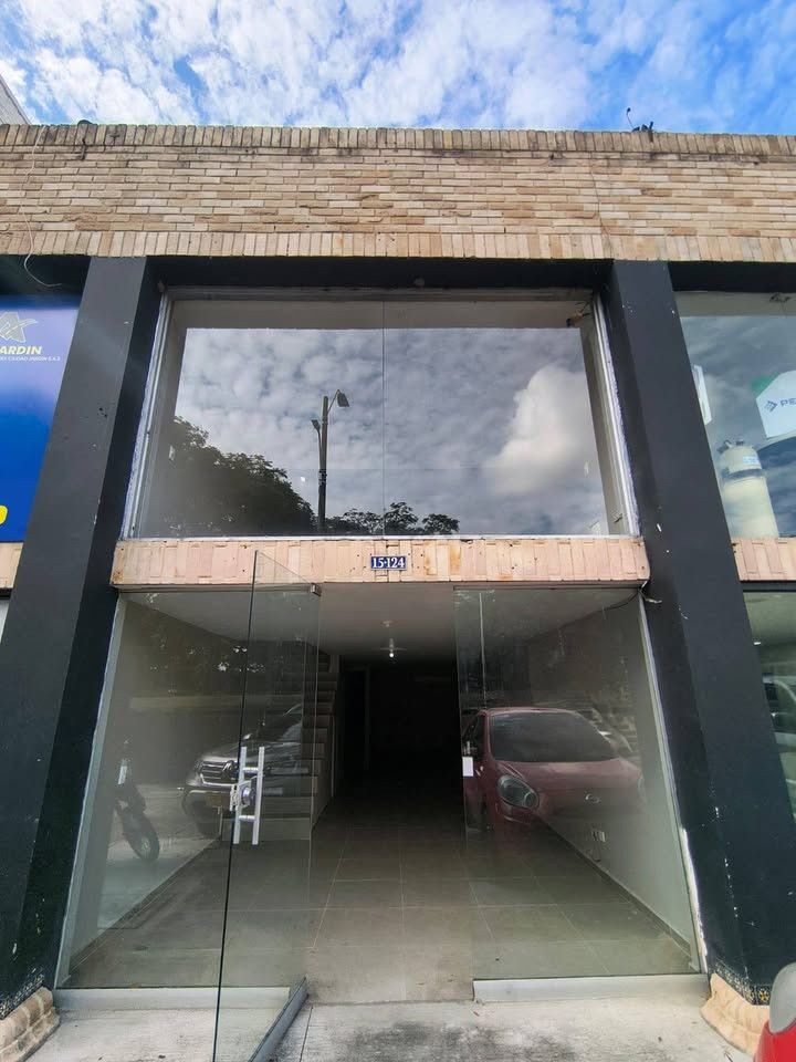 Apartamento en arriendo Valle Del Cauca Cali Urbanización Ciudad Jardín 100 m2 Habitaciones 1 Baños 2 Garajes 1 Precio $3800000