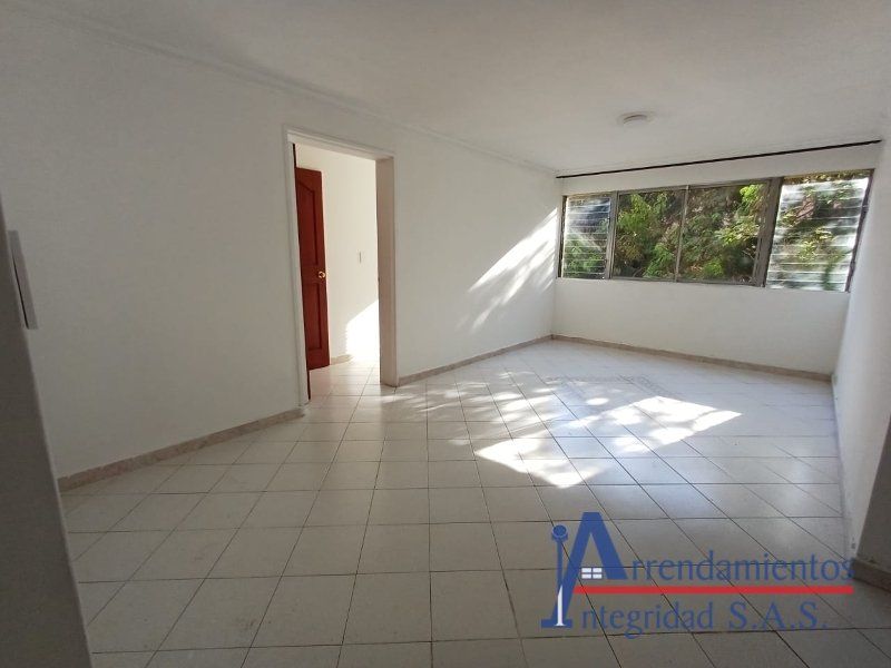 Apartamento en arriendo Antioquia Medellín Miravalle 70 m2 Habitaciones 3 Baños 3 Garajes 0 Precio $2300000