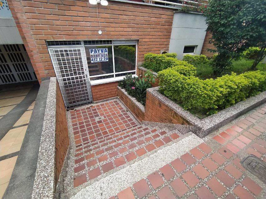 Local Comercial en arriendo Antioquia Medellín Las Acacias 40 m2 Habitaciones 2 Baños 1 Garajes 0 Precio $1500000