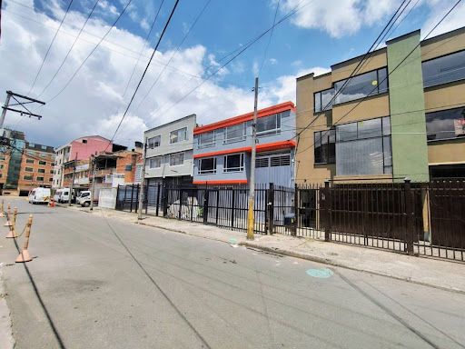 Bodega en arriendo Cundinamarca Bogotá Ub Carvajal 700 m2 Habitaciones 0 Baños 3 Garajes 2 Precio $14000000