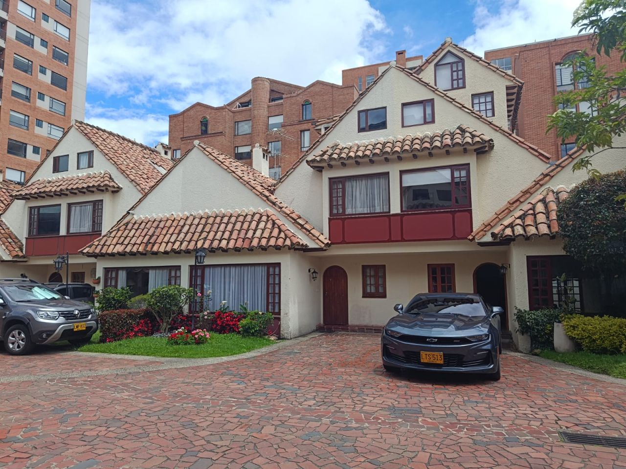 Casa en arriendo Cundinamarca Bogotá Cedro Narvaez 148 m2 Habitaciones 4 Baños 4 Garajes 2 Precio $4300000