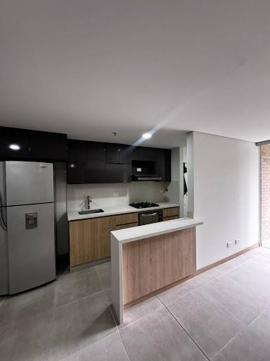 Apartamento en arriendo Antioquia Medellín Ferreni 84 m2 Habitaciones 3 Baños 2 Garajes 1 Precio $3800000